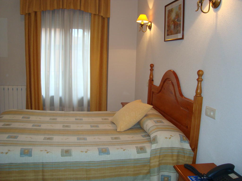 Hostal Universal Benavente Szoba fotó